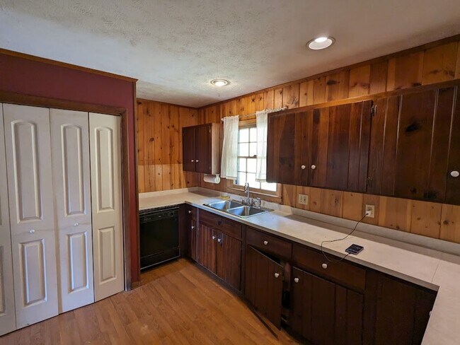 Building Photo - Basement Apartment available in Cullowhee ...