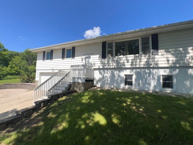 Foto del edificio - Spacious 3-bed, 2-bath Single Family Home!