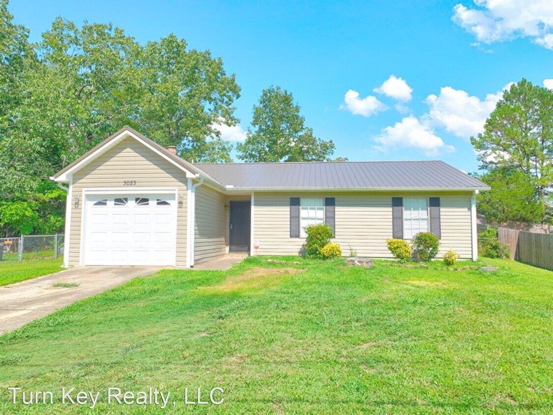 Foto principal - 3 br, 1.5 bath House - 3023 Apple Valley Lane