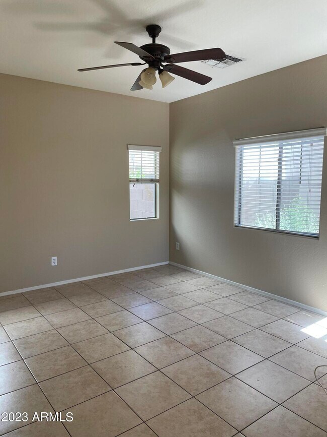 Foto del edificio - 4656 E Laurel Ave