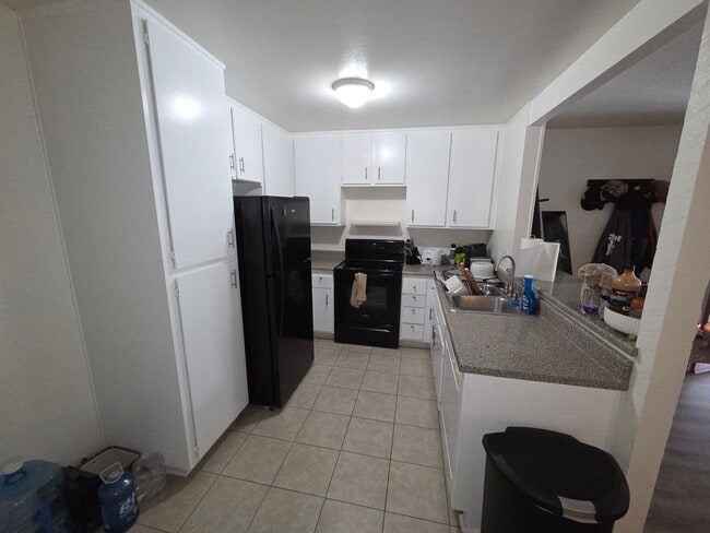 Building Photo - Spacious 2 Bedroom 2 Bath Upstairs Condominium