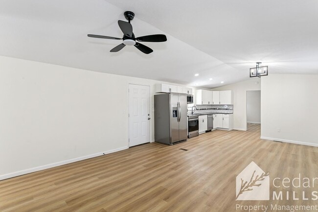 Building Photo - 3 Bed 2 Bath in South Wichita - Space for ...