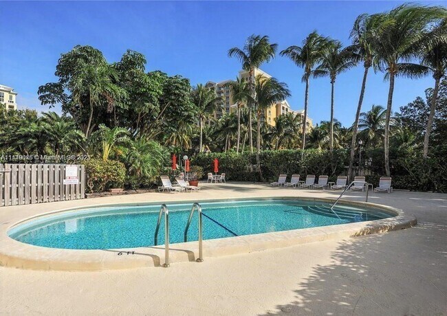 Building Photo - 550 Ocean Dr