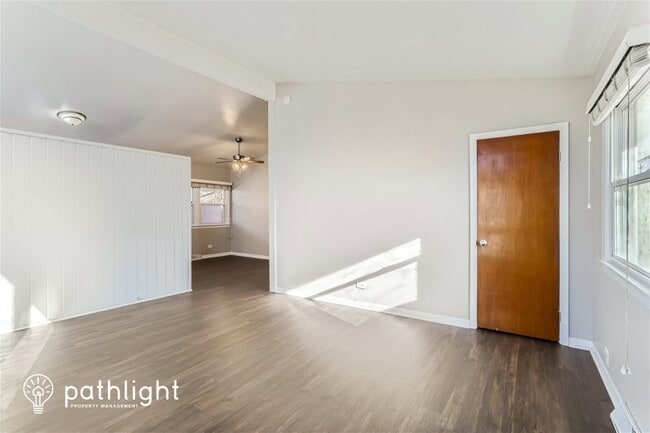 Building Photo - 30477 N Oak Grove Ave, Libertyville, IL, 6...