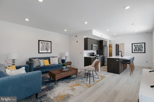 Building Photo - 3045 Richmond St