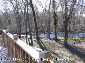 Foto del edificio - 651 N County Line Rd