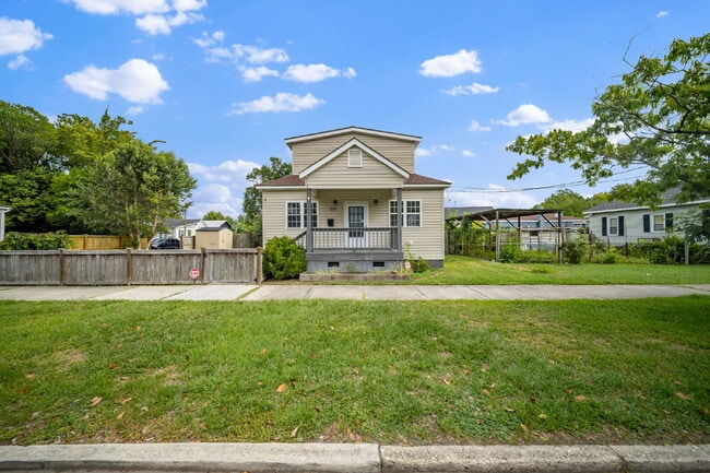 Photo - Charming 3-Bedroom Home with 2 Full Baths at 1109 Orange Street, Wilmington – Spacious 1404 Sq. Ft. 