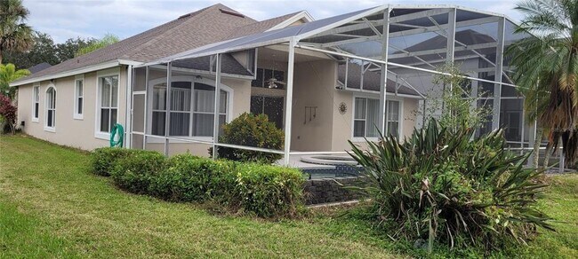 Building Photo - 1748 Golfview Dr