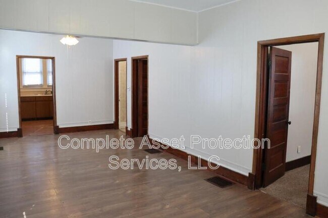 Building Photo - 318 Pleasant Ave