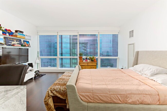 Foto del edificio - 77 Hudson St