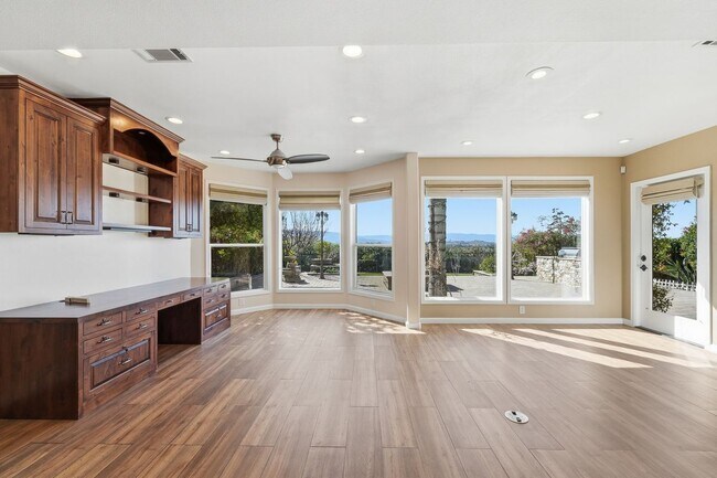 Building Photo - 2037 Wendover Ln