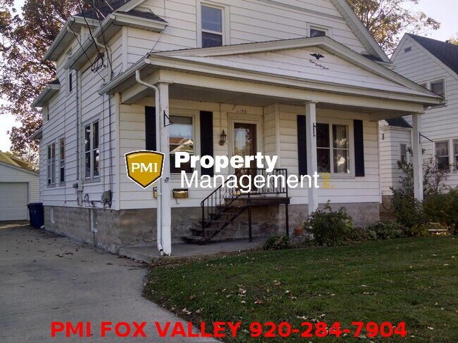Building Photo - Large Bedrooms UPPER Oshkosh $1025