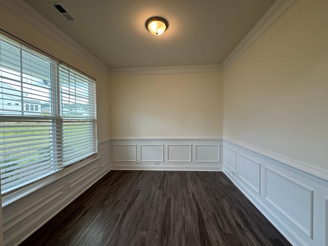 Foto del edificio - 5 Bedroom Home in Franklinton