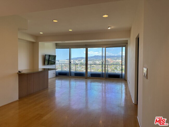 Building Photo - 10501 Wilshire Blvd