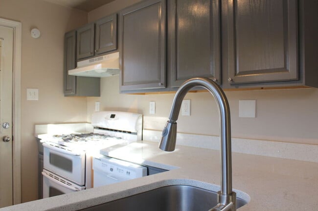 Foto del edificio - 753 Jefferson Rd