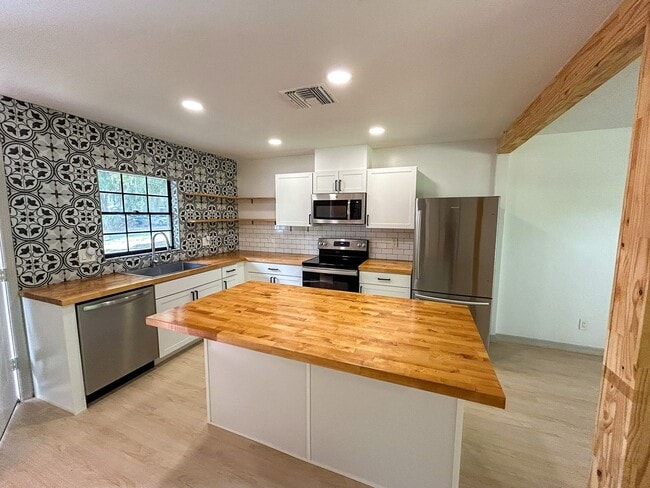 Foto del edificio - 1058 SW 6th Dr