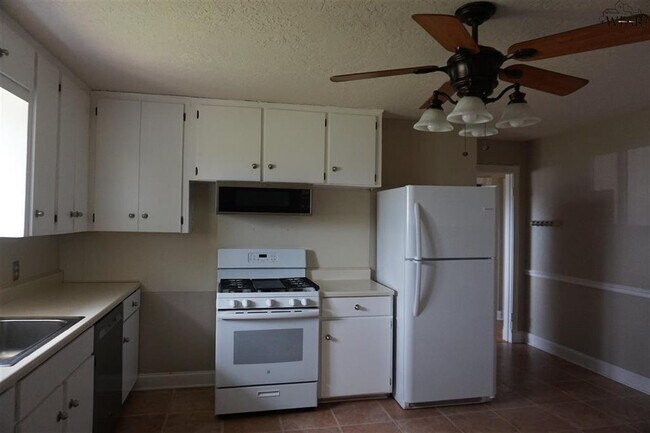 Building Photo - 4715 Coronado Ave