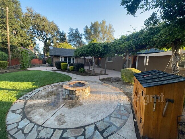 Building Photo - 5770 Hoffman Ln