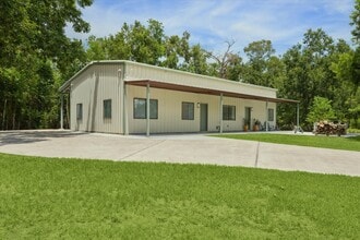 Building Photo - 1425 Oak Hollow Dr