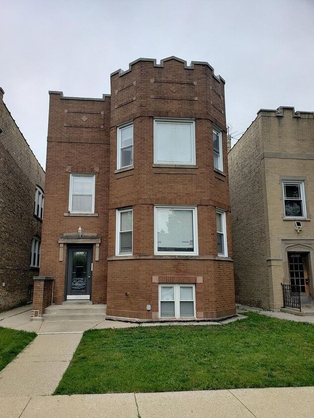 5922 N Washtenaw Ave Unit 1, Chicago, IL 60659 Condo for Rent in