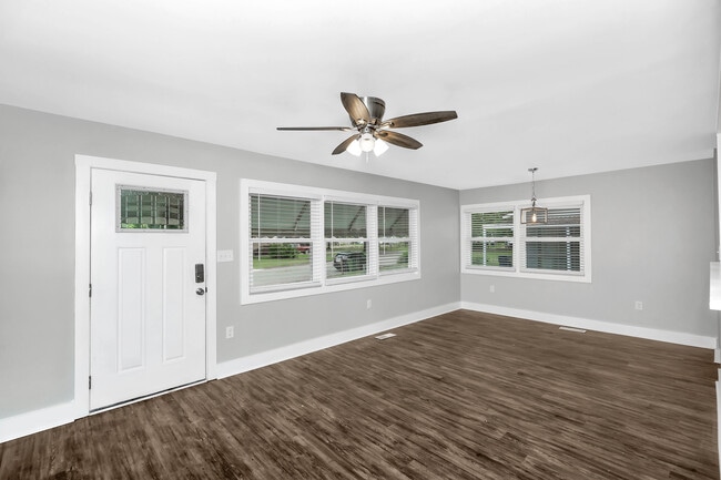 Foto del edificio - 3506 Oleander Rd SW