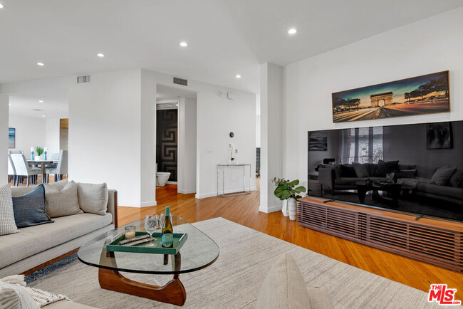 Foto del edificio - 8200 Mannix Dr