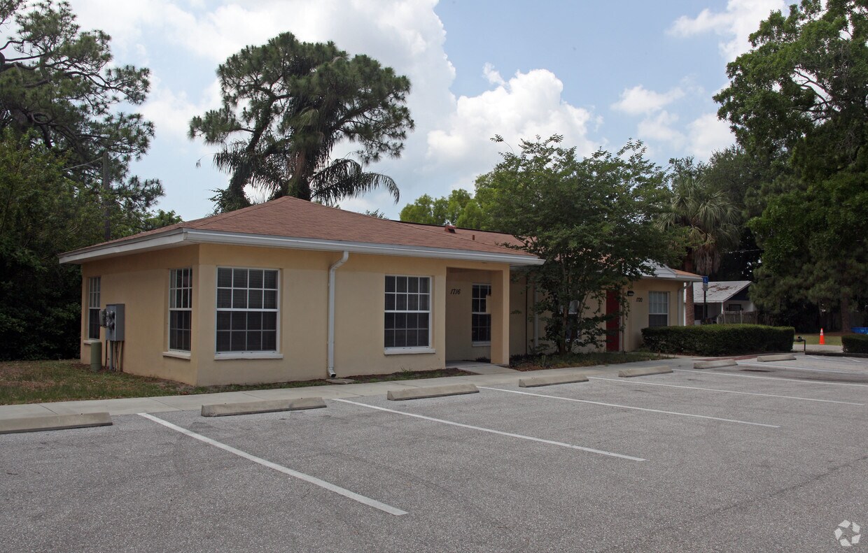 Foto del edificio - Holiday Heights Living Center