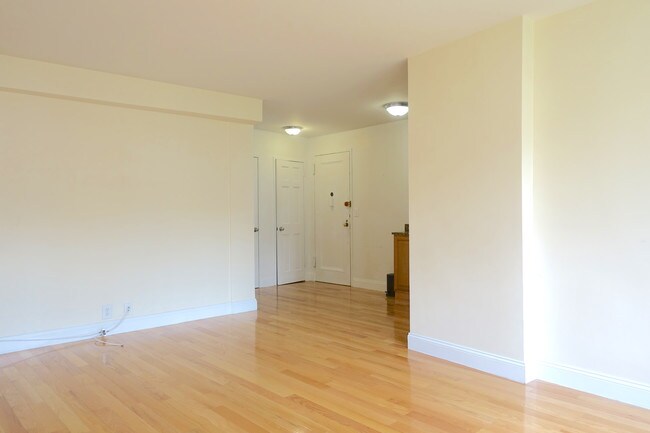 Building Photo - 13 Hamilton Pl