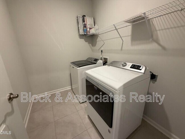 Foto del edificio - 1239 Underbrush Dr