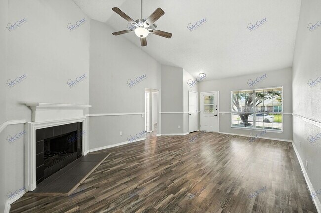 Foto del edificio - 3801 Huckleberry Dr