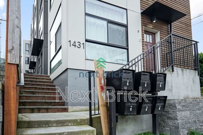 Building Photo - 1431 24th Ave