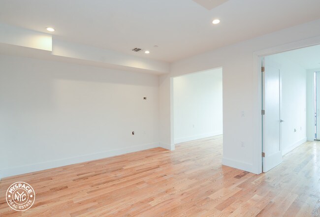 Building Photo - 912 Bergen St