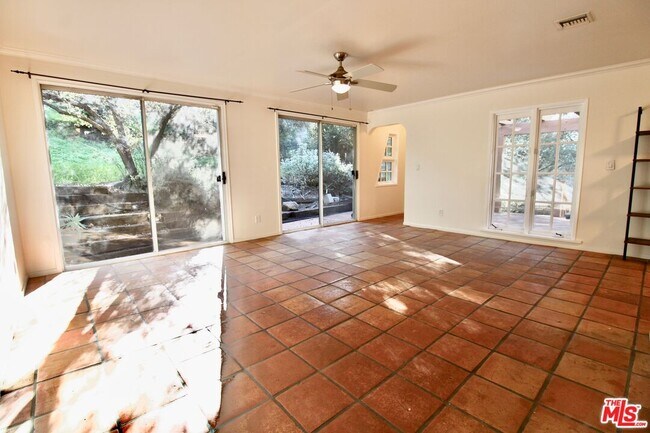 Foto del edificio - 20200 Paradise Ln