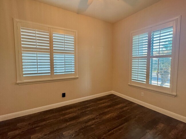 Foto del edificio - CLEAN AND SPACIOUS ONE STORY, 3 BED, 2 BATH, 2 CAR GARAGE IN WEST SACRAMENTO