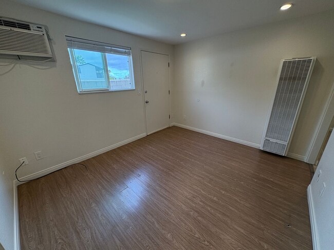 Building Photo - ***1st months rent free***Studio Apartment...