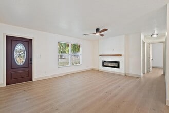 Building Photo - 549 NW Salina Terrace