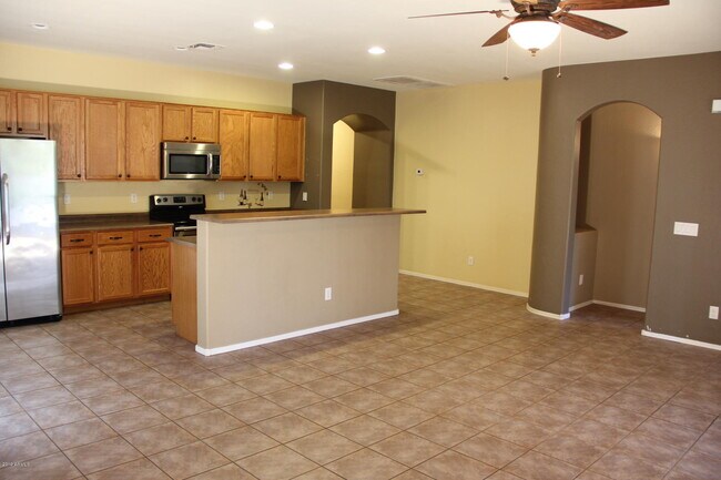 Building Photo - 7324 W Valencia Dr