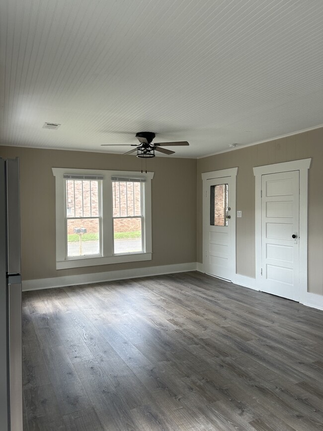 Building Photo - 524 King St