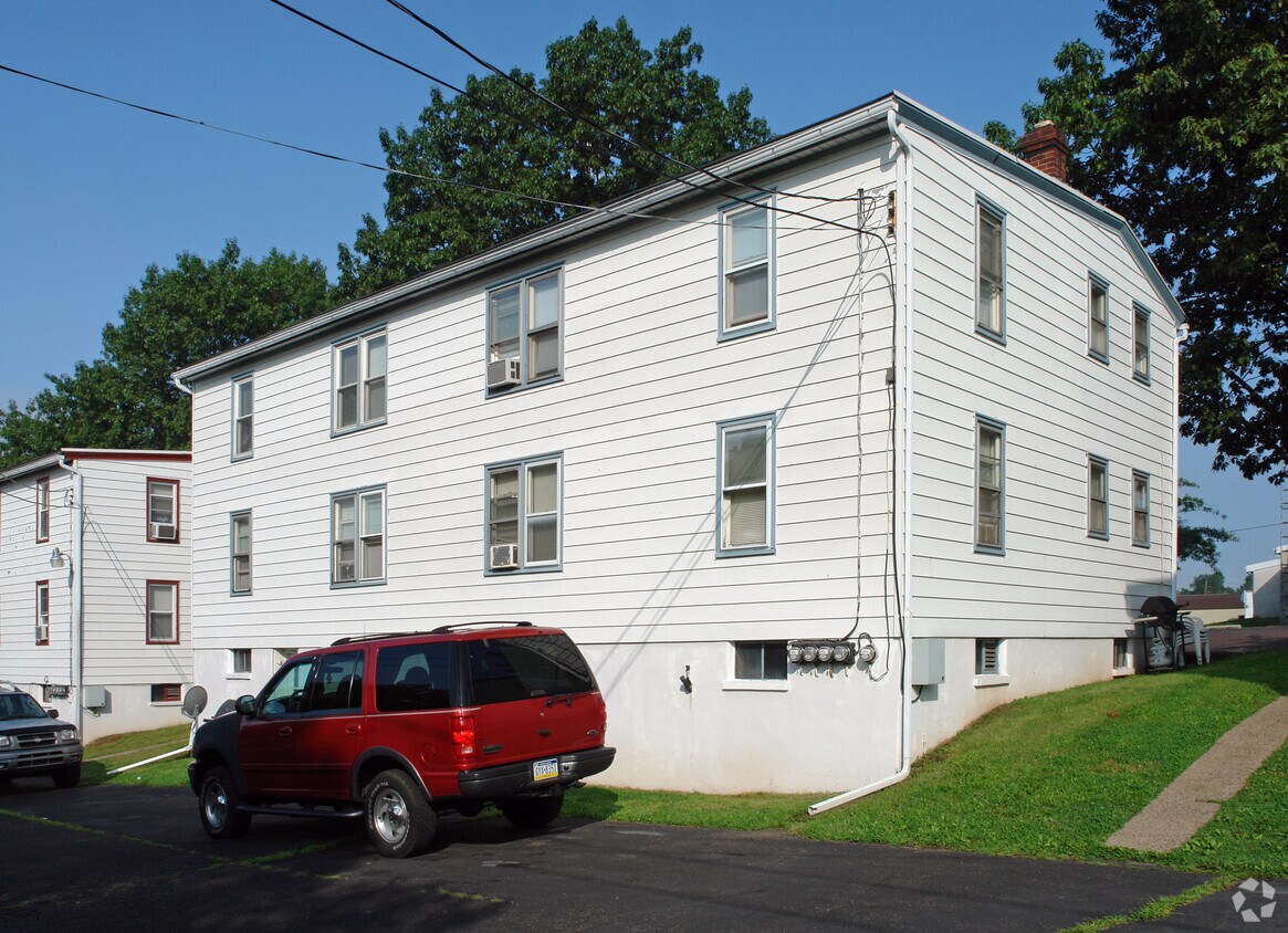 Building Photo - 148 Church St