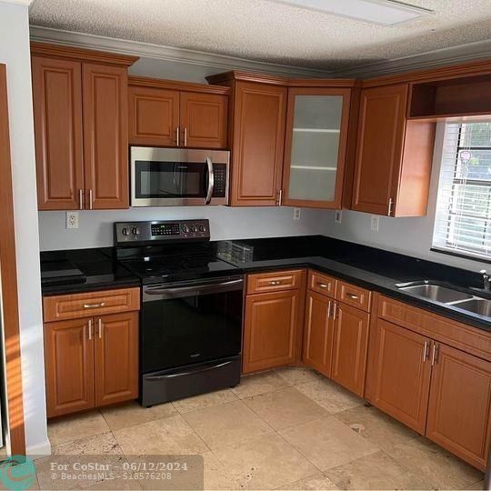 Building Photo - 12242 Royal Palm Blvd