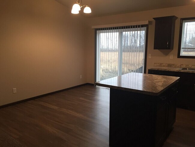 Foto del edificio - 3 Bed 2 Bath Single Family Home