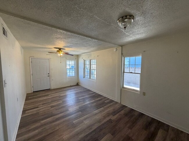 Foto del edificio - 2 Bed 1 Bath Home