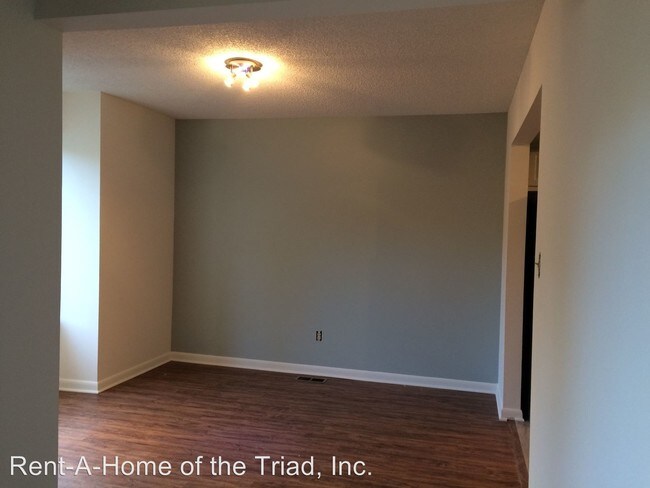 Foto del edificio - 2449 Cypress Ct