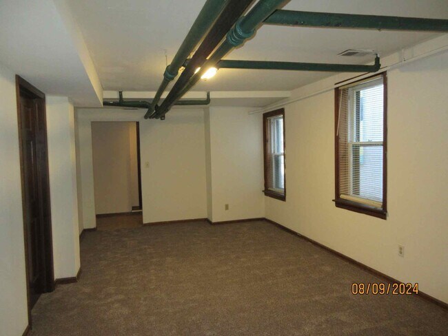 Foto del edificio - 819 E Center St