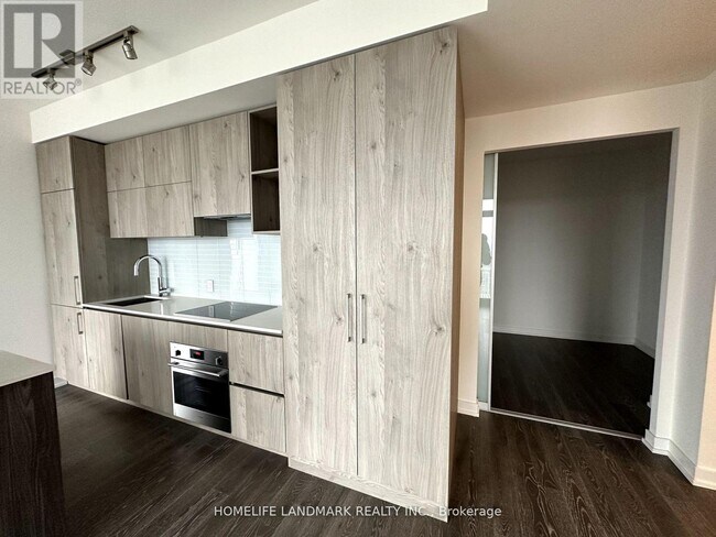 Photo du bâtiment - 1-4601 Yorkville Ave