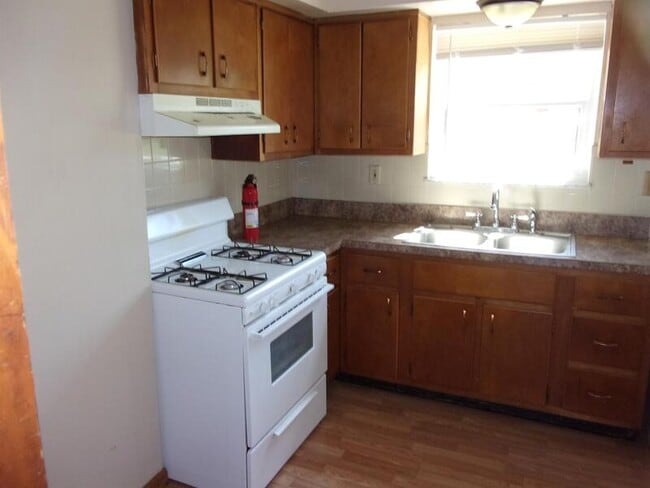 Building Photo - 4366 Elmhurst Dr