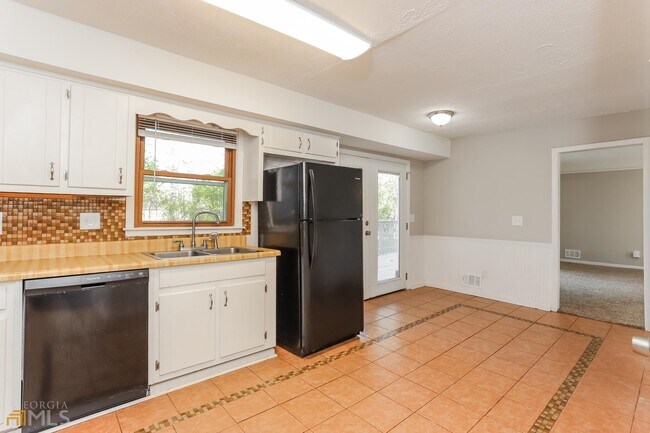 Building Photo - 641 Field Cliff Dr