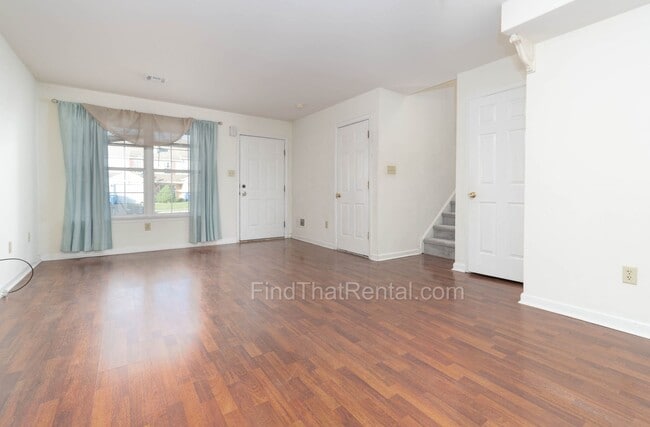 Foto del edificio - Modern 3BR 2.5BA w/ 1st Floor Master, Garage, Walk-in Closets near AWC Carlisle Barracks