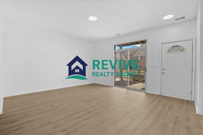 Foto del edificio - 15715 Parkway Ln