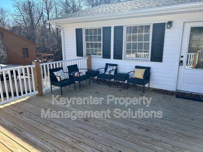 Photo - 17 White Oak Dr House